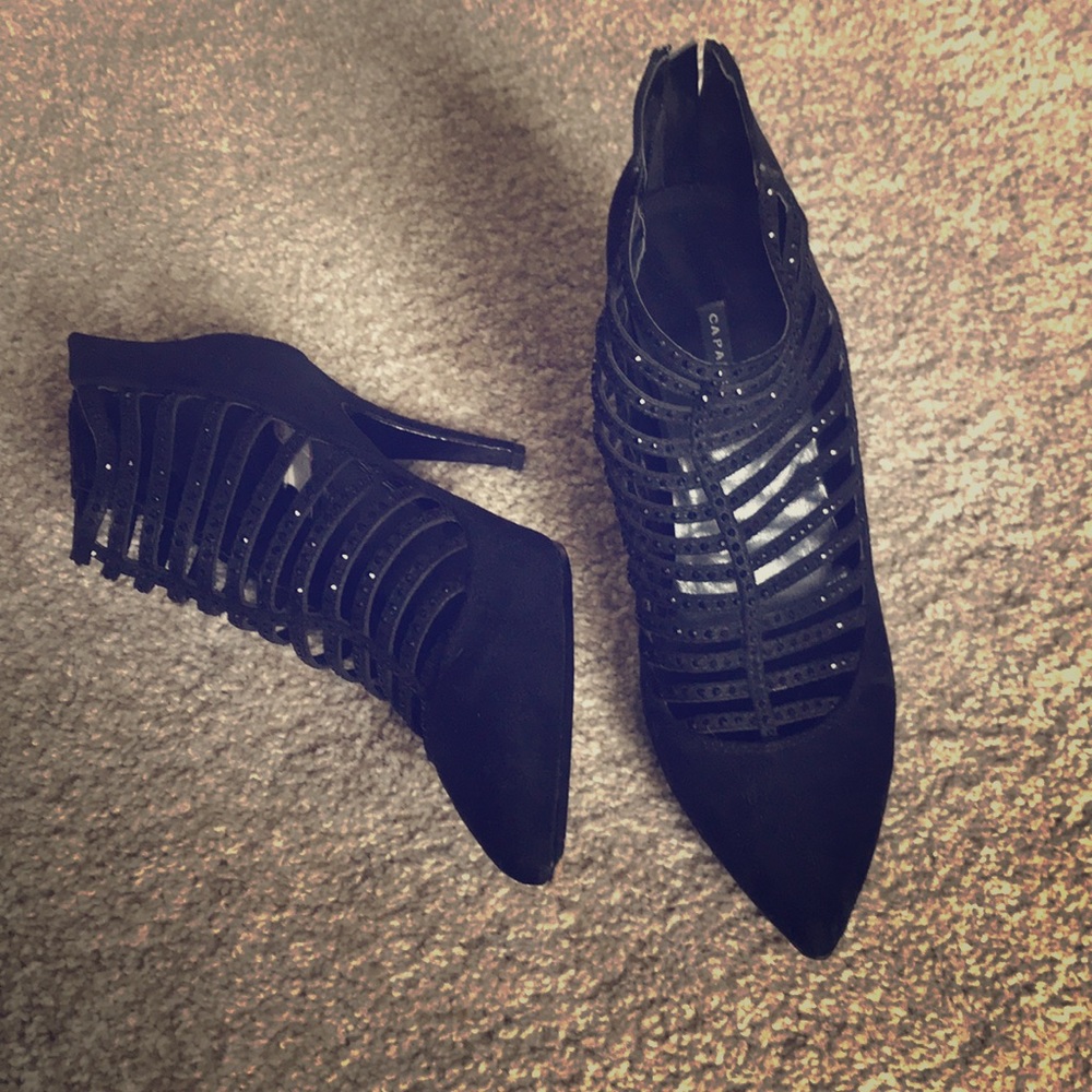 Women’s black heels, velvet uppers w/black accents